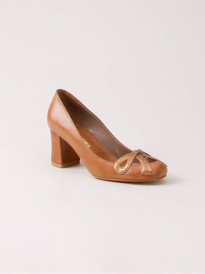 Sarah Chofakian pumps met chunky hak Bruin