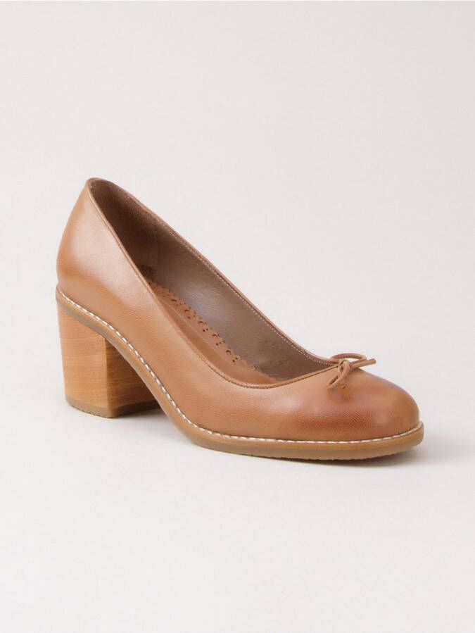 Sarah Chofakian pumps met chunky hak Bruin