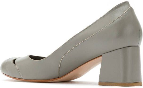 Sarah Chofakian Pumps met uitgesneden detail Grijs