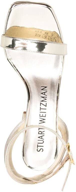 Stuart Weitzman Barelynude wikkel sandalen Goud