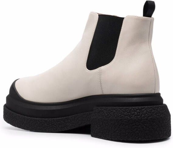 Stuart Weitzman Chunky enkellaarzen Beige
