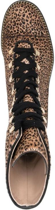 Stuart Weitzman Enkellaarzen met jaguarprint Bruin