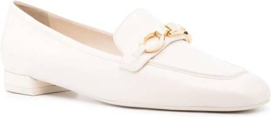 Stuart Weitzman Leren loafers met logoplakkaat Beige