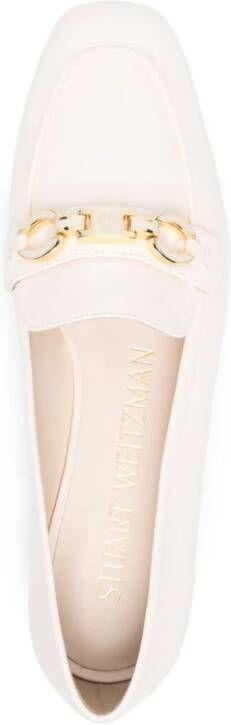 Stuart Weitzman Leren loafers met logoplakkaat Beige