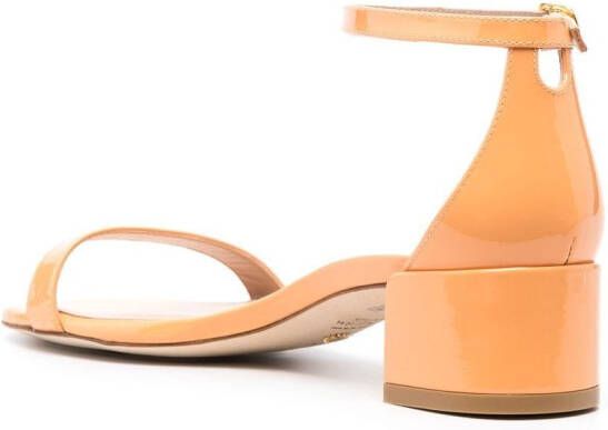 Stuart Weitzman Nudist Curve lakleren sandalen Oranje