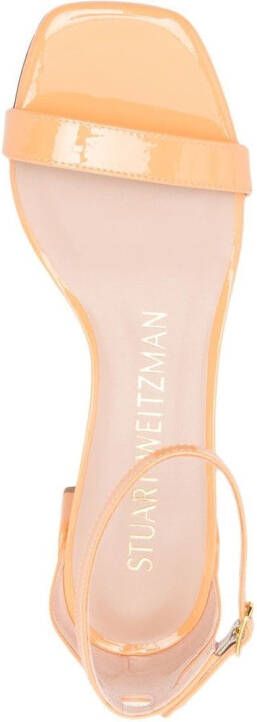 Stuart Weitzman Nudist Curve lakleren sandalen Oranje