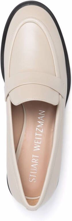 Stuart Weitzman Palmer Sleek loafers met ronde neus Beige