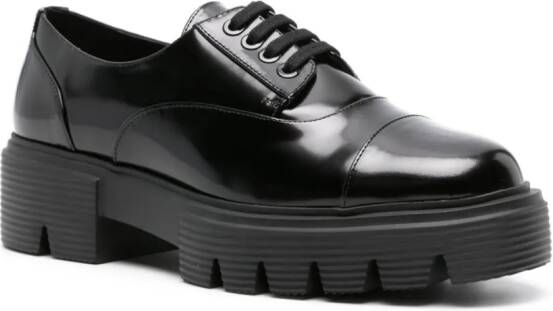 Stuart Weitzman Derby schoenen van lakleer Zwart