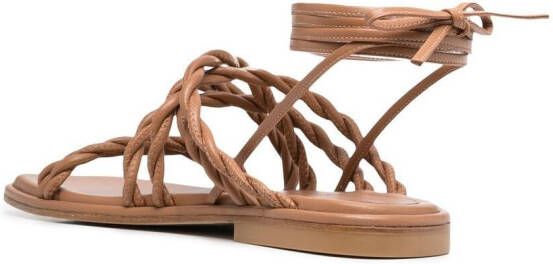 Stuart Weitzman Sandalen met gevlochten bandje Bruin