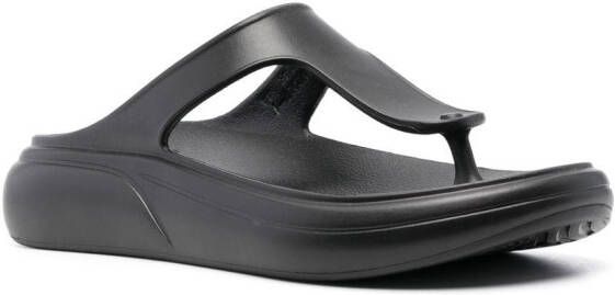 Stuart Weitzman Teenslippers met open neus Zwart