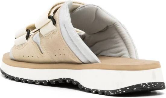 Suicoke Moto slippers met logopatch Beige