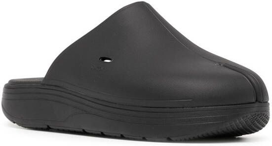 Suicoke POLK sandalen met gespleten neus Zwart