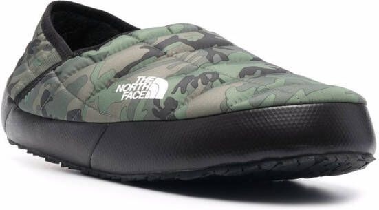 The North Face Pantoffels met camouflageprint Groen