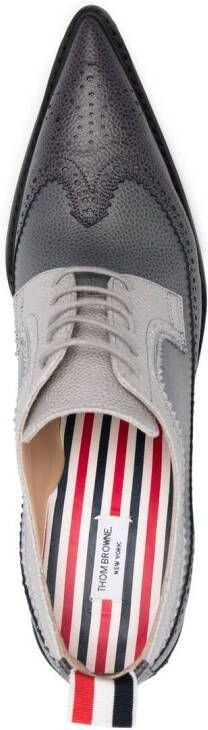 Thom Browne Brogue pumps met puntige neus Grijs