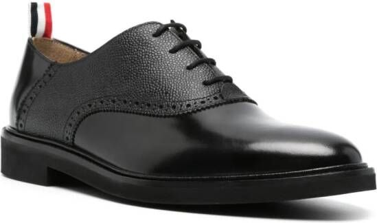 Thom Browne Leren brogues met logo label Zwart