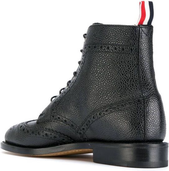 Thom Browne Wingtip Brogue Boot With Leather Sole In Black Pebble Grain Zwart