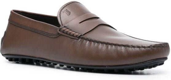 Tod's Loafers met logo reliëf Bruin