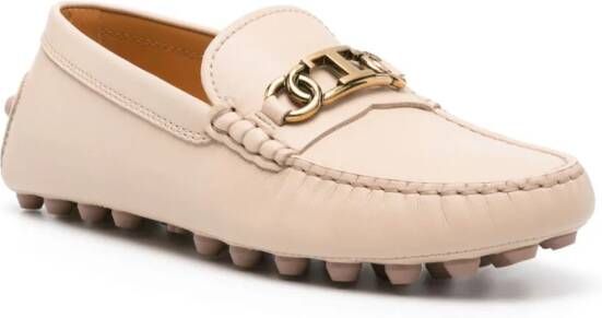 Tod's Loafers met logoketting Beige