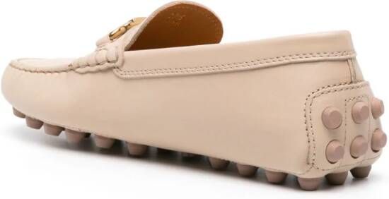 Tod's Loafers met logoketting Beige