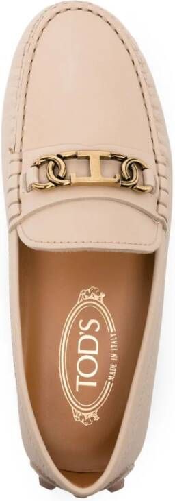 Tod's Loafers met logoketting Beige