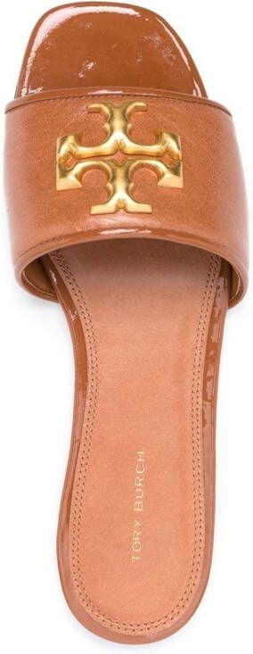 Tory Burch Sandalen met logoplakkaat Bruin