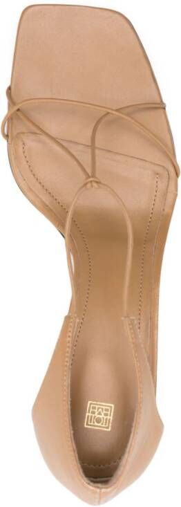 TOTEME The Strappy leren sandalen Beige