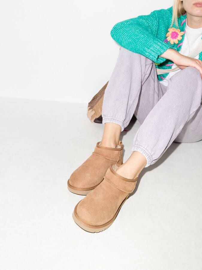 UGG Classic Ultra Mini enkellaarzen Bruin