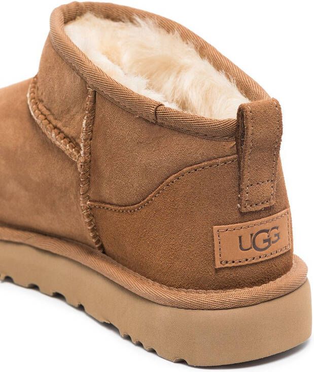 UGG Classic Ultra Mini enkellaarzen Bruin