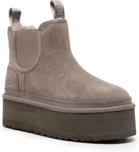 UGG Classic Mini enkellaarzen met plateauzool Grijs