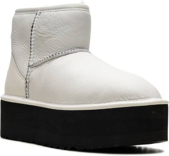UGG Classic Mini Platform laarzen met plateauzool Wit