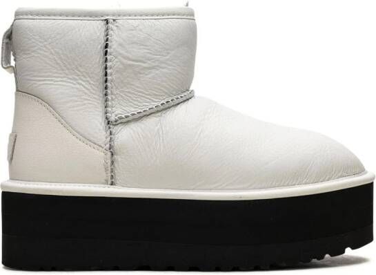 UGG Classic Mini Platform laarzen met plateauzool Wit