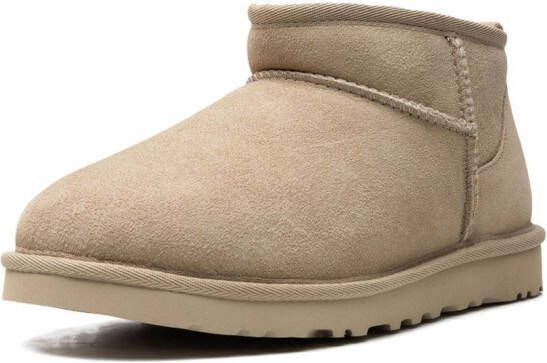 UGG Classic Ultra Mini suède laarzen Beige