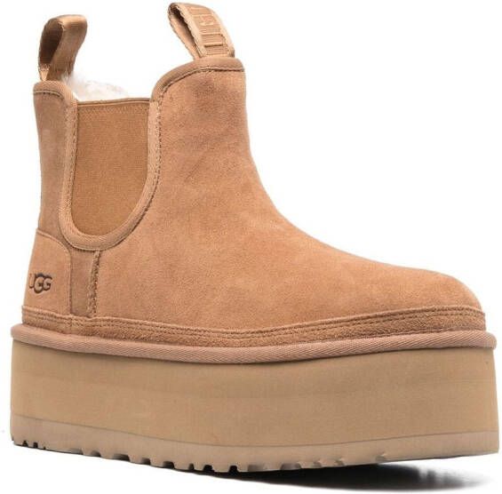 UGG Klassieke enkellaarzen met plateauzool Beige