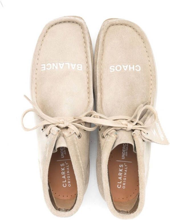 Clarks Originals Wallaby Chaos Balance enkellaarzen Beige