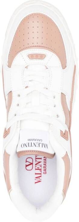 Valentino Garavani Freedots XL leren sneakers Beige