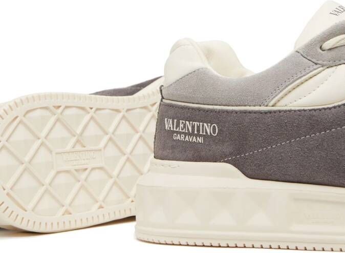 Valentino Garavani One Stud XL leren sneakers Wit