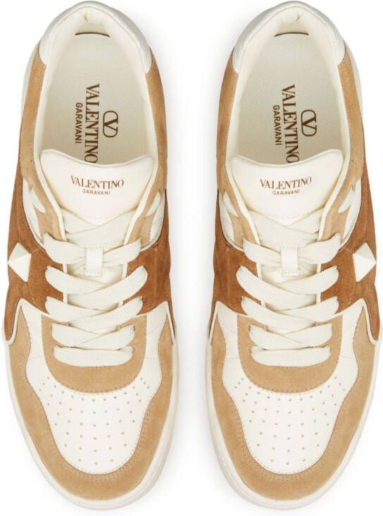 Valentino Garavani One Stud XL leren sneakers Beige