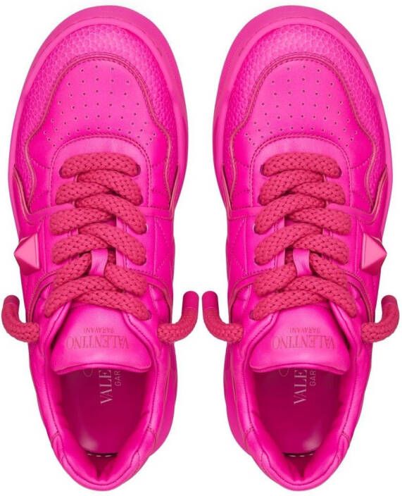 Valentino Garavani One Stud sneakers met studs Roze