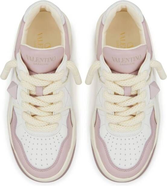 Valentino Garavani One Stud sneakers met studs Wit
