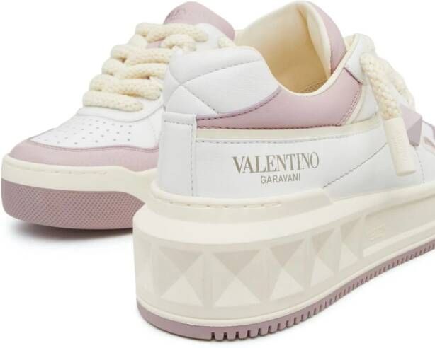 Valentino Garavani One Stud sneakers met studs Wit