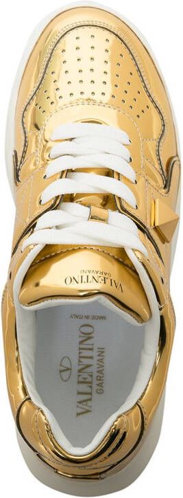 Valentino Garavani One Stud sneakers Goud