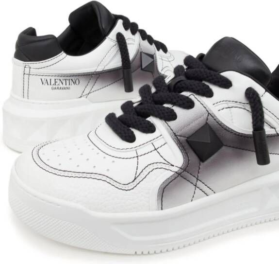 Valentino Garavani One Stud XL leren sneakers Wit
