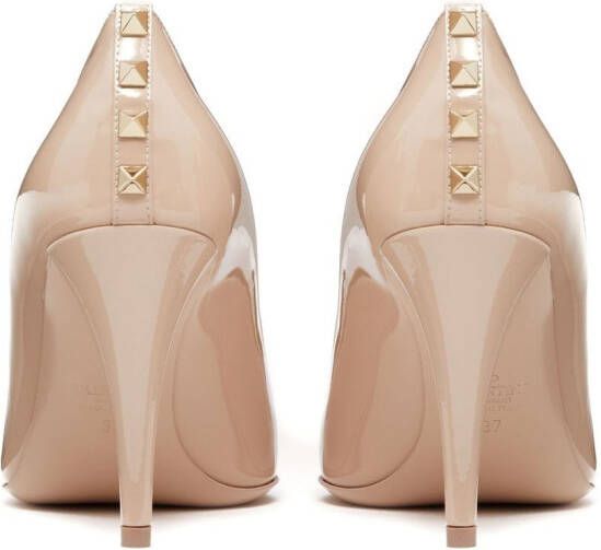 Valentino Garavani Pumps met studs Beige