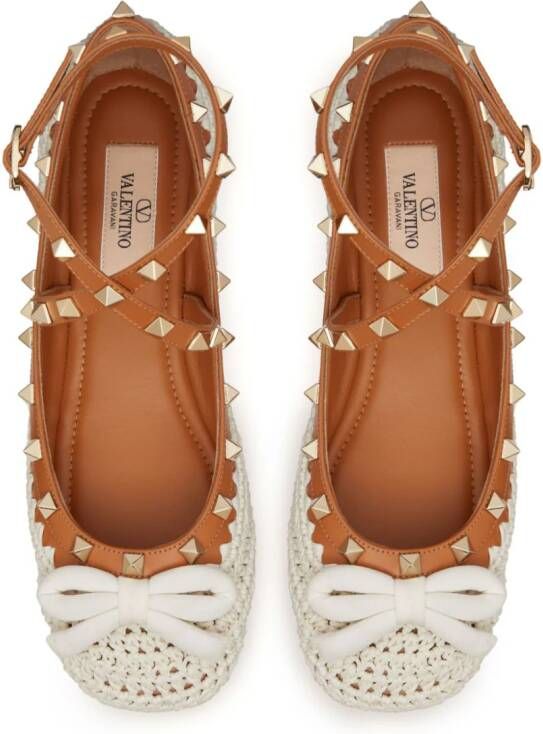 Valentino Garavani Rockstud ballerina's met borduurwerk Beige