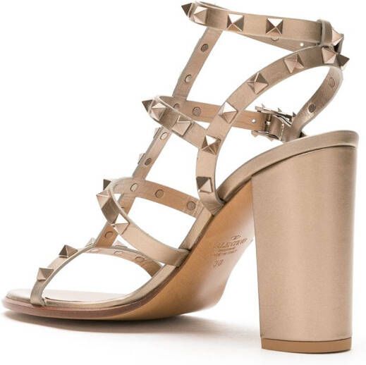 Valentino Garavani Rockstud gekooide sandalen Goud