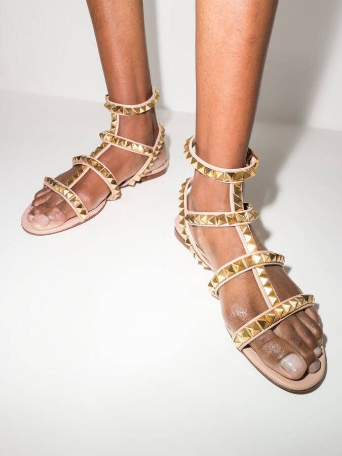 Valentino Garavani Rockstud gekooide sandalen Roze