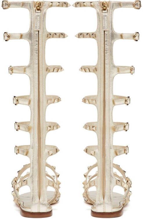 Valentino Garavani Rockstud metallic gladiator sandalen Beige