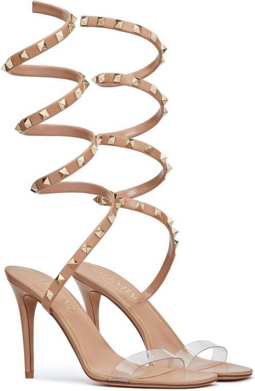 Valentino Garavani Sandalen verfraaid met rockstud Beige