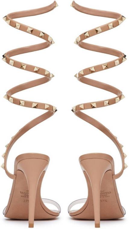 Valentino Garavani Sandalen verfraaid met rockstud Beige