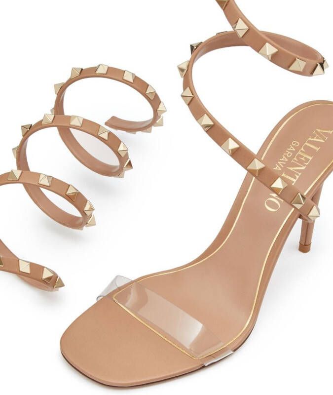 Valentino Garavani Sandalen verfraaid met rockstud Beige